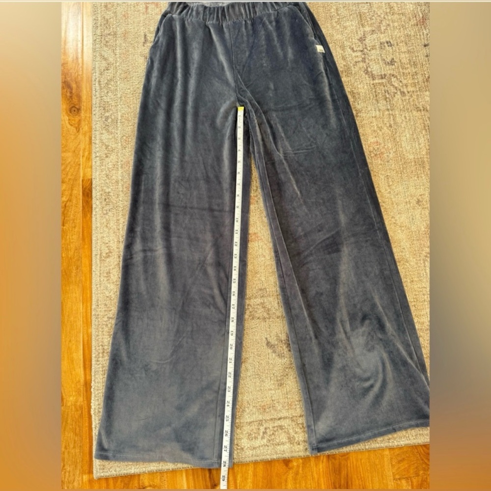 Vuori Haven Wideleg Sweatpants - Picture 4 of 7